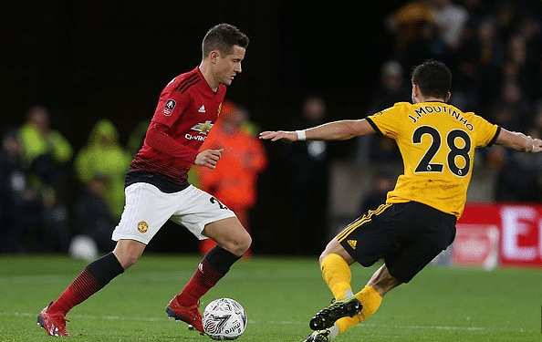 己在中场的 己在中场的